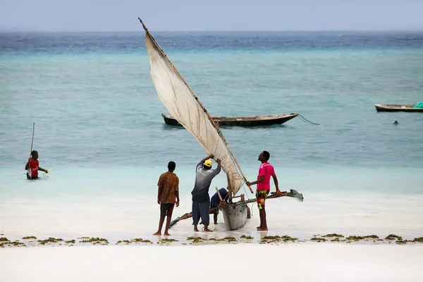 Båtar på Indiska oceanen utanför Nungwi — Stockfoto