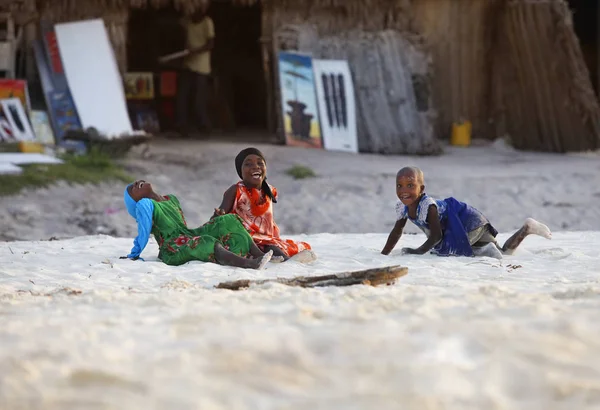 Kis vidám afrikai lányok — Stock Fotó