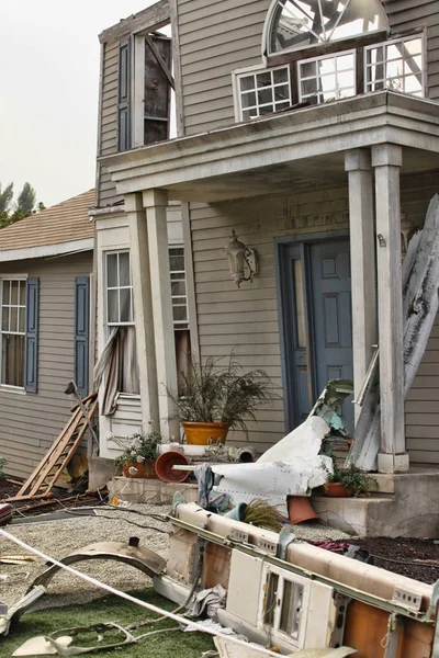 Maison endommagée par la catastrophe — Photo