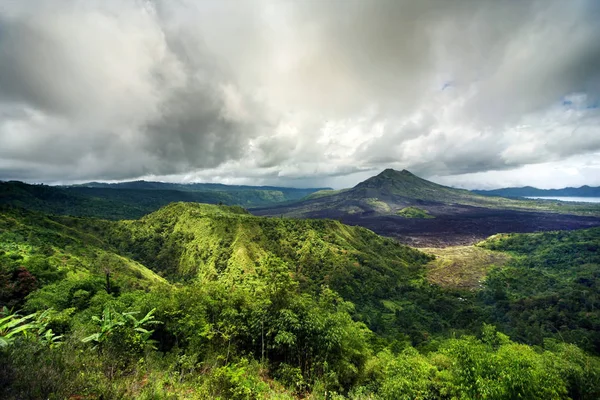 Ostatnio budzi wulkan Gunung Batur — Zdjęcie stockowe