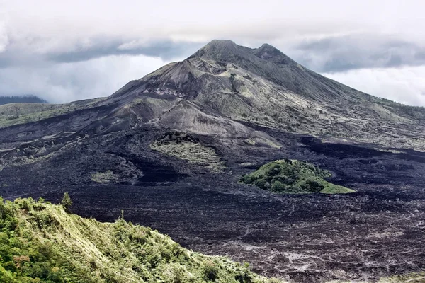 Nemrégiben felébredt vulkán Gunung Batur — Stock Fotó