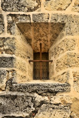 Columbus Alcazar binanın cephesinde pencere