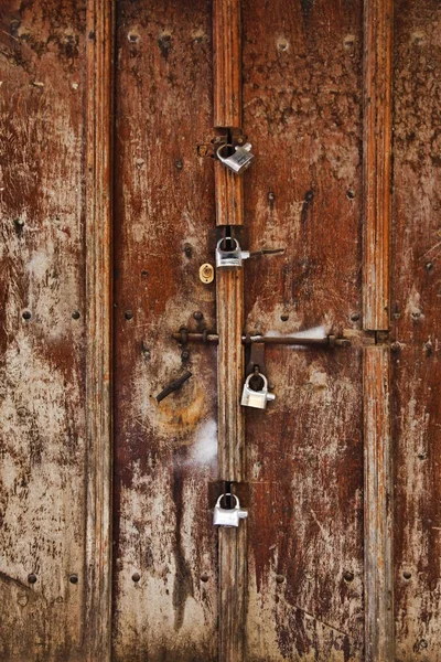 The famous Zanzibar doors in Stone Town, Tanzania — Stock Photo, Image