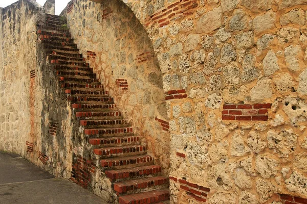 圣多明各古砖楼梯 — 图库照片