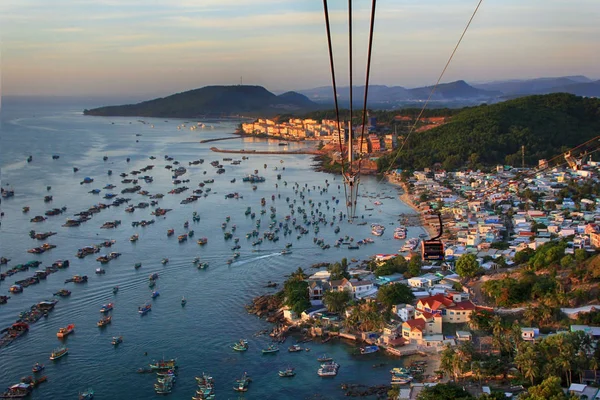 Luchtfoto van een groep boten op zee in Vietnam — Stockfoto