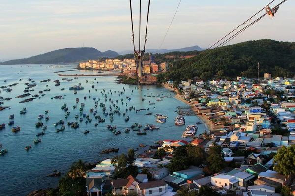 Vietnam 'daki bir grup teknenin hava görüntüsü.