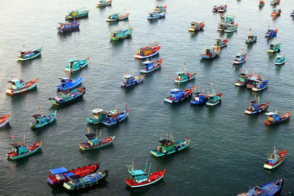 Flygfoto av en grupp båtar till sjöss i Vietnam, Phu Quoc — Stockfoto