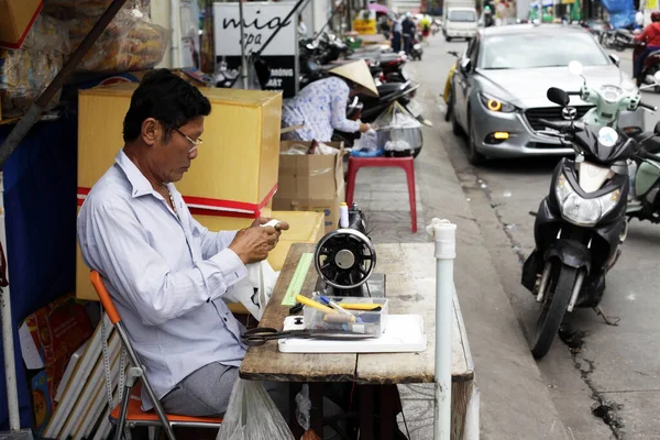 Phu Quoc Vietnam January 2020 Portrait Man Sewing Machine Street — 图库照片