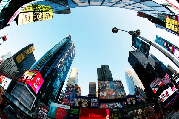 Times Square Spoustou Divadel Broadwayi Obrovským Počtem Led Značek Symbolem — Stock fotografie