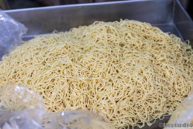 Tavada kızartılmış Çin eriştesi