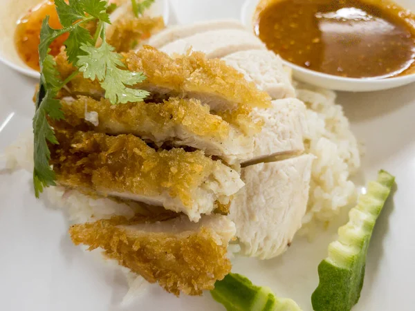 Ayam Kukus Ayam Panggang Dan Ayam Goreng Dengan Nasi Nasi — Stok Foto