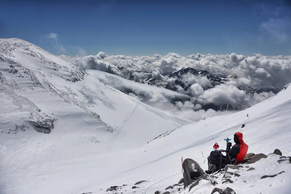 Climbers on the Western top of Elbrus — Stock Photo, Image