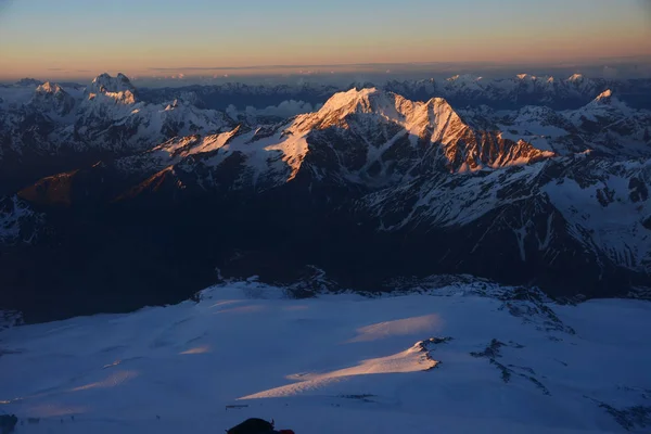 Θέα από το Elbrus νωρίς το πρωί Εικόνα Αρχείου