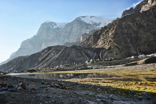 Pamir Dağları Alp kampta