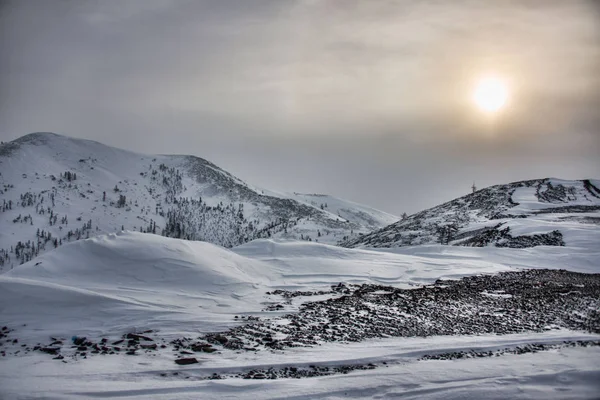 Kolyma yol geçişte düşük güneş