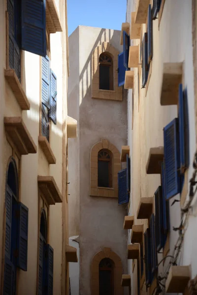 Fas Marakeş eski şehir tipik bir sokak görünümü