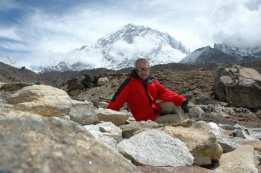 Adam içinde belgili tanımlık geçmiş Nepal Dağları