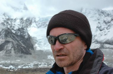 Dağcı Everest yakınındaki portresi