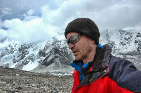 Adam içinde belgili tanımlık geçmiş Nepal Dağları