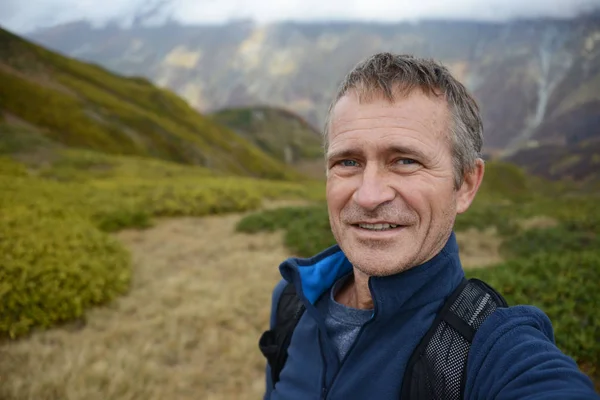 adam portresi açık kapatmak.