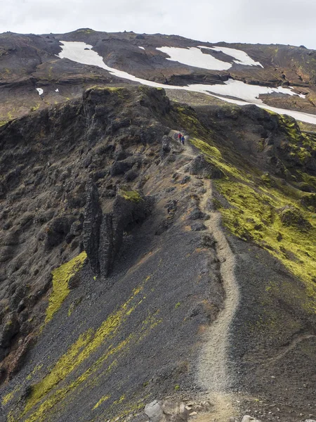 The path along the black crest of a volcano, overgrown with bright green moss, Iceland — Stock Photo, Image