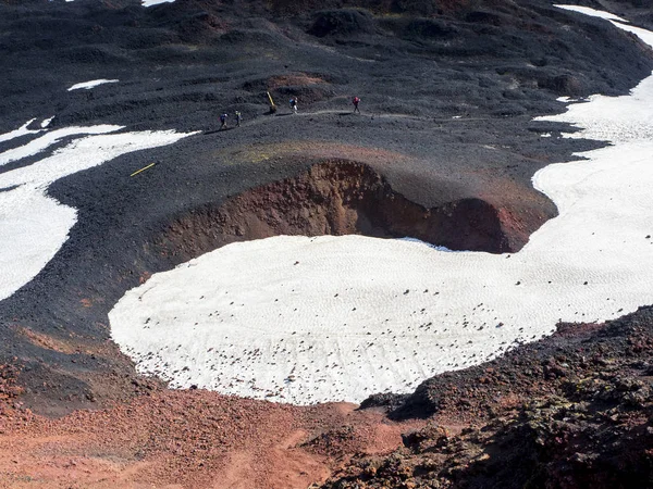 Eyjafjallajokull volcano crater, filled with snow — Stock Photo, Image