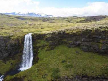 Skoga Nehri üzerinde küçük bir şelale
