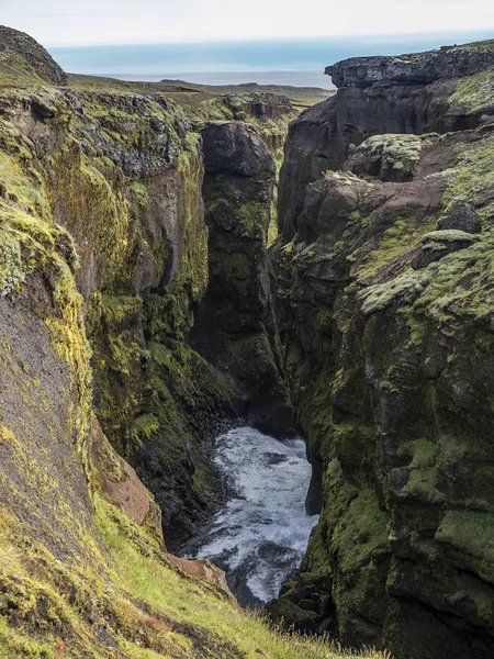 Una cascata sul fiume Skoga — Foto Stock