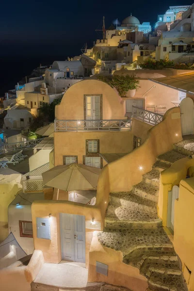 Bellissimo villaggio di Oia di notte — Foto Stock