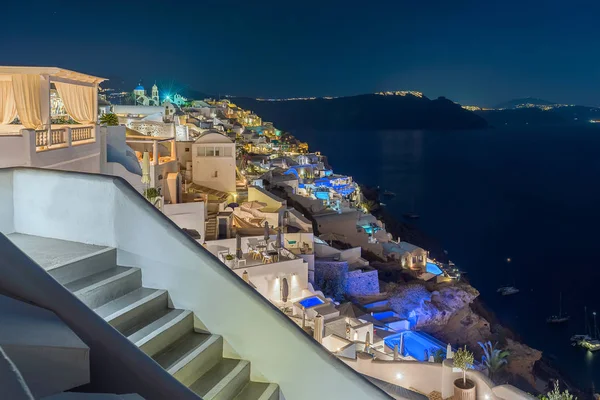Caldera, Oia Köyü gece görünümü