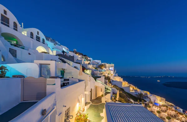 Geceleri renkli Imerovigli Köyü