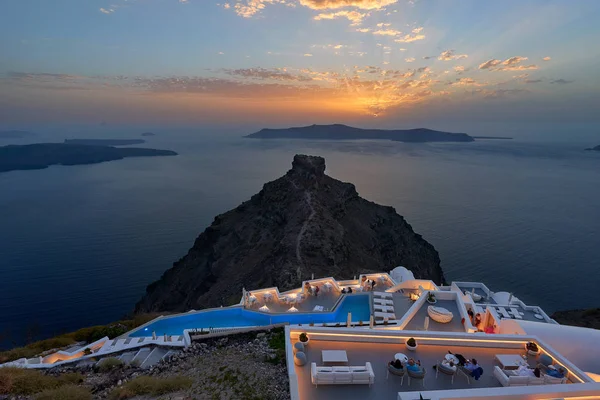 Imerovigli ve içinde belgili tanımlık geçmiş Skaros rock şaşırtıcı günbatımı