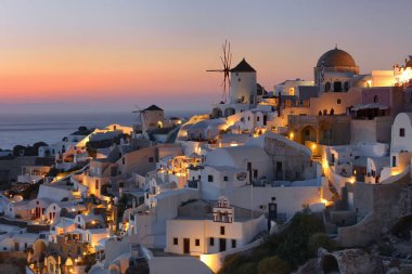 Ünlü Santorinian günbatımı, Oia Windmill