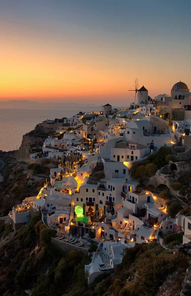 Oia Santorini ünlü günbatımında