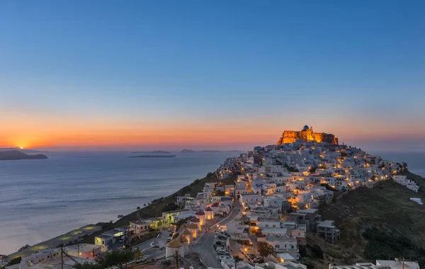 Astypalea chora ve Querini kalenin güneş doğarken