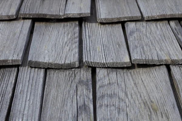 Perspective natural unpainted old house wooden tiles roof pattern — Stock Photo, Image