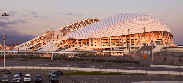 Sochi (Adler), Rusya Federasyonu - 22 Ağustos 2017: Ağustos akşam günbatımı panoramik Sochi Olympic Park Fisht Olimpiyat Stadyumu