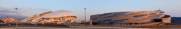 Sochi (Adler), Rusya Federasyonu - 22 Ağustos 2017: Ağustos akşam günbatımı panoramik Sochi Olympic Park Fisht Olimpiyat Stadyumu ve Shayba için