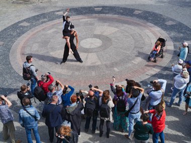 Moscow, Rusya Federasyonu - 27 Ağustos 2017: Street gösterisi Izmailovo Kremlin iç bahçesinde Fotoğraf Festivali'nde