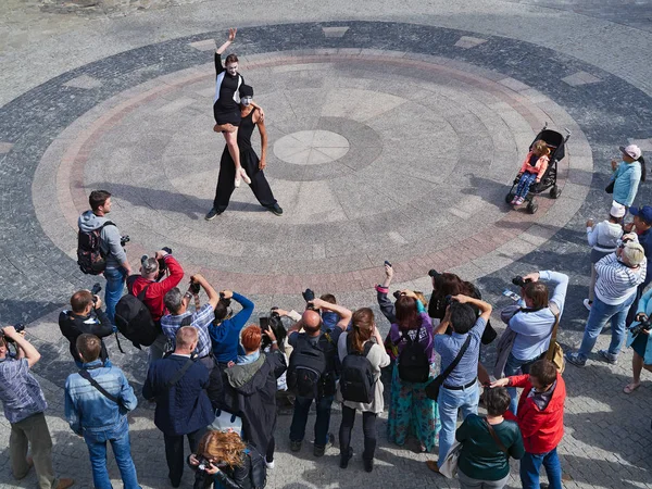 Moscow, Rusya Federasyonu - 27 Ağustos 2017: Street gösterisi Izmailovo Kremlin iç bahçesinde Fotoğraf Festivali'nde