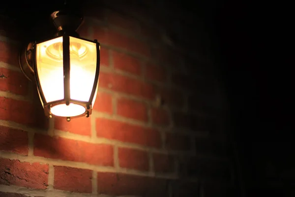 Romantik bir gece sokak lambası