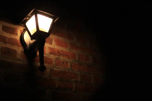 Romantik bir gece sokak lambası