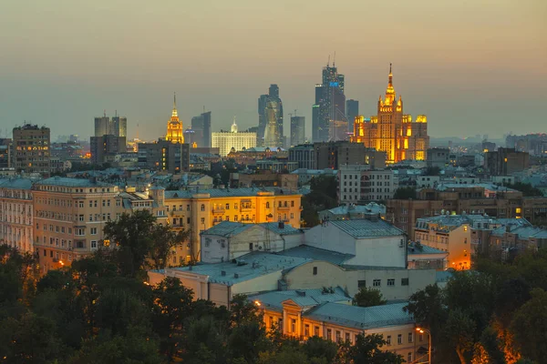 Moscú techos vista de la noche — Foto de Stock