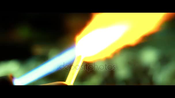 Atelier de soufflage du verre close-up 