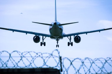 Genel gider yakın çekim uçan jet uçak