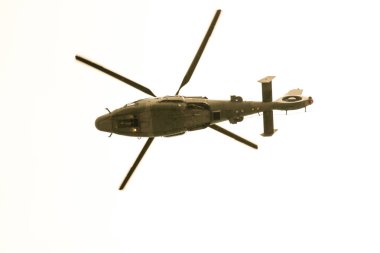 Uçan - izole Donanma askeri helikopter