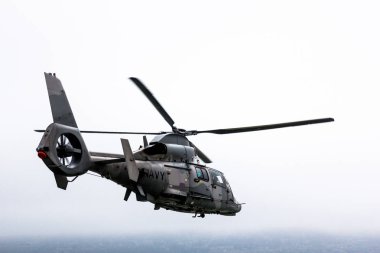 Uçan - izole Donanma askeri helikopter