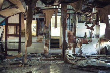 Terkedilmiş gemi iç batık sonra harap