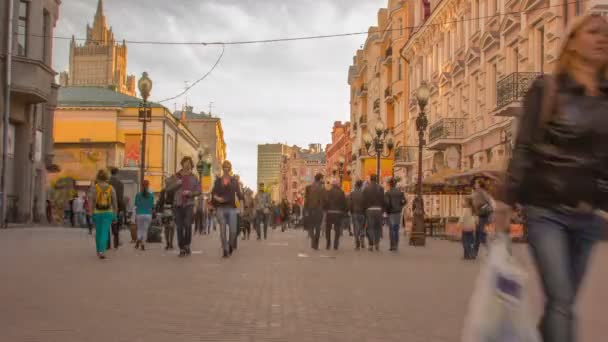 Арбат - пешеходная улица в центре Москвы, Россия — стоковое видео