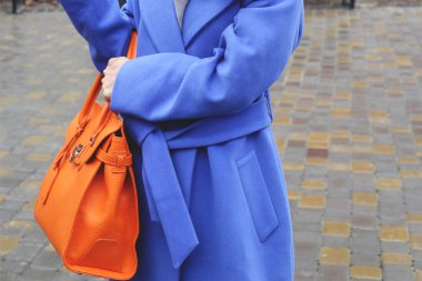 Sokak tarzı. Sonbahar kıyafeti. 